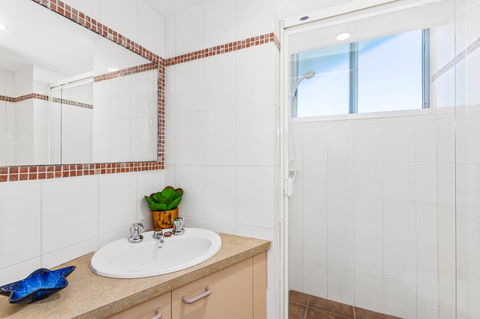 Rainbow Commodore Coolangatta - Accommodation BNB 24