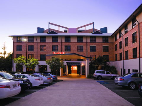 Mercure Brisbane Garden City - Accommodation BNB 17