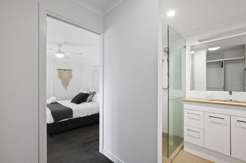 Narrowneck Court Holiday Apartments - Accommodation BNB 14