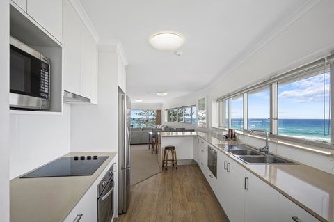 Narrowneck Court Holiday Apartments - Accommodation BNB 24