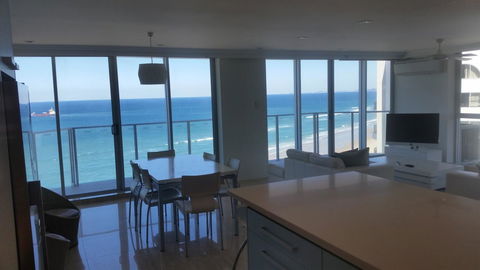 Hi Surf Beachfront Resort Apartments - Accommodation BNB 3