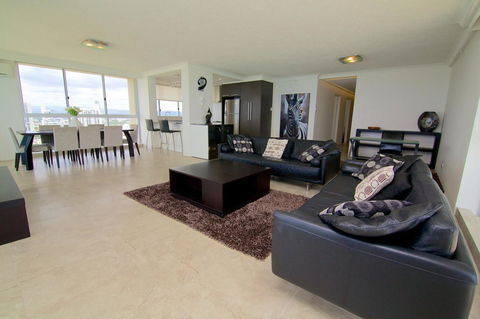 Hi Surf Beachfront Resort Apartments - Accommodation BNB 1