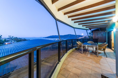 Paradise Penthouse At Waves - Airlie Beach - Accommodation BNB 24