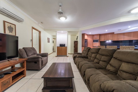 Paradise Penthouse At Waves - Airlie Beach - Accommodation BNB 8