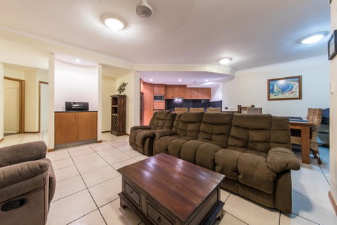 Paradise Penthouse At Waves - Airlie Beach - Accommodation BNB 7