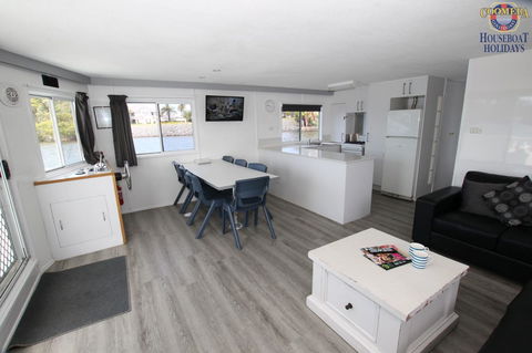 Coomera Houseboats - Accommodation BNB 8