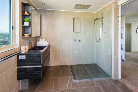 The Waterford On Main Beach - Accommodation BNB 3
