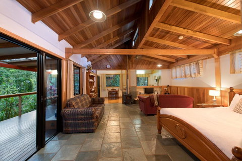 Sharlynn By The River - Accommodation BNB 24