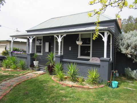 Welcome Stranger Cottage - Accommodation BNB 0