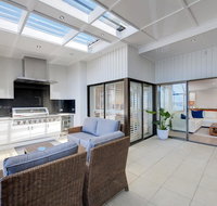 Whispering Sands' 10 Sandy Point Road - Luxury waterfront home with aircon WIFI  Foxtel - Accommodation BNB