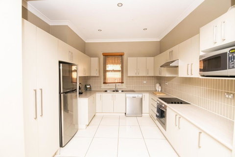 William Cottage Central Heritage Home - Accommodation BNB 0