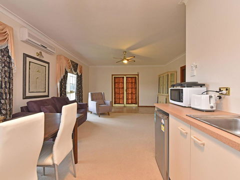 Wine Country Homestead 1br Studio - Accommodation BNB 2