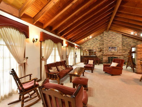 Wine Country Homestead 4-6br House - Accommodation BNB 1