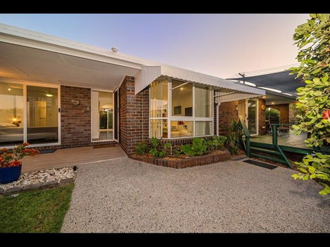 Woorim Secluded Palms Cottage - Accommodation BNB 0