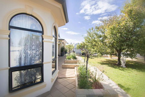 Yellow Rose Cottage - Accommodation BNB 2