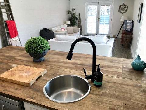 YSG The Edward Townhouse 153 - Walk To Town - Accommodation BNB 1