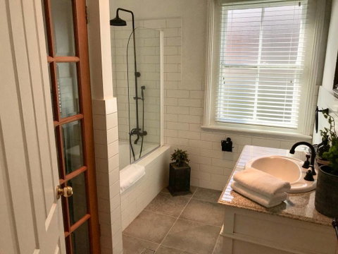 YSG The Edward Townhouse 153 - Walk To Town - Accommodation BNB 2