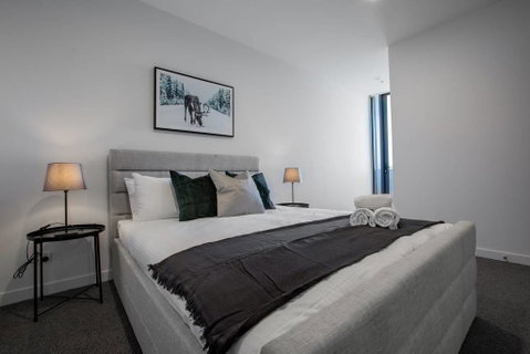 Grey Style, Simple And Cozy Apt@Parkville+Carpark - Accommodation BNB 2