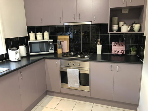 Haven Family& Dog Freindly , Close To Hospital, Airport, Bunnings - Accommodation BNB 2