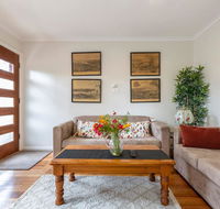 Spacious Bungalow5min walk to station5min to Box HillWiFiParking - Accommodation BNB