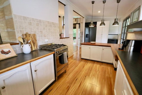2555 Mahogany Creek Magic Stunning Family Retreat - Accommodation BNB 3