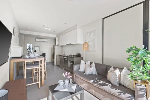 A 2BR Apt On Collins With City Views FREE Parking - Accommodation BNB 1