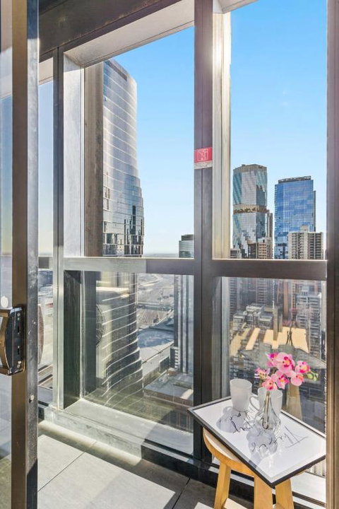 A 2BR Apt On Collins With City Views FREE Parking - Accommodation BNB 4