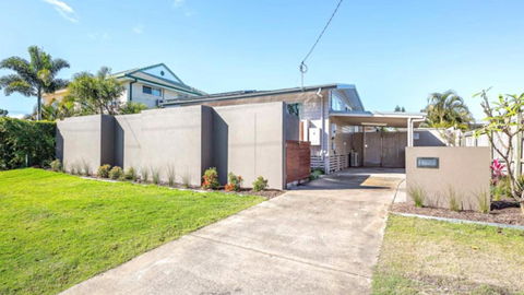 A Beachside Beauty With Pool - Accommodation BNB 4