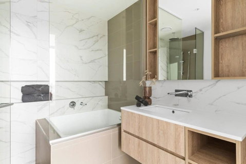 A Chic 2BR Apt With Panoramic Views FREE Parking - Accommodation BNB 4