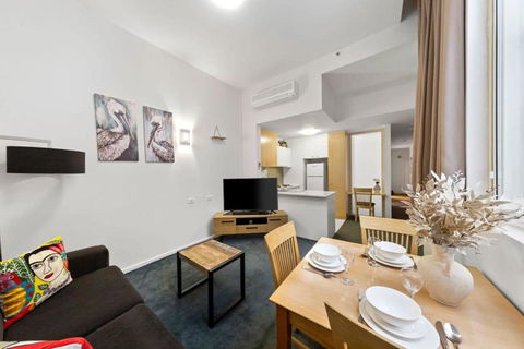 A Chic Apartment On Bourke St Near Chinatown - Accommodation BNB 2