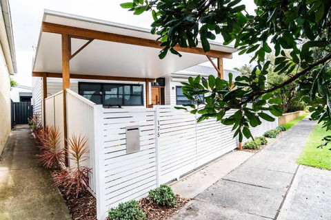 A Chic Coastal Hideaway At Toowoon Bay Beach - Accommodation BNB 1