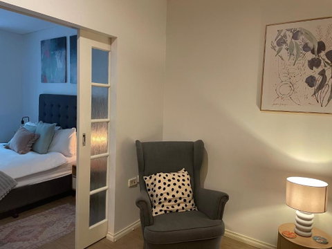 A City Oasis - Full Apartment With Balcony - Accommodation BNB 2
