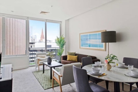 A Cozy 2BR Apt On Collins Near Flinders Station - Accommodation BNB 1
