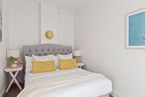 A Cozy 2BR Apt On Collins Near Flinders Station - Accommodation BNB 3