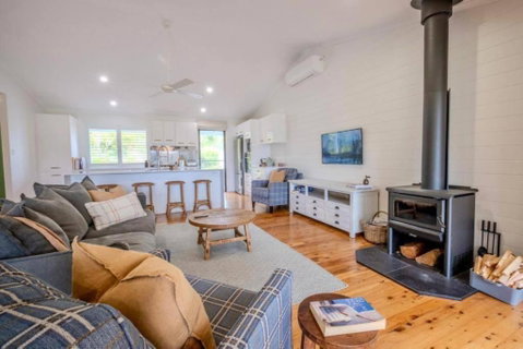 Acreage Near Currumbin Beach - Accommodation BNB 1