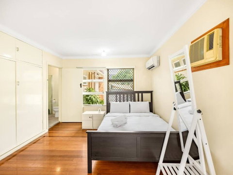 Affordable Studio Steps From UQ Shops And Transit - Accommodation BNB 0