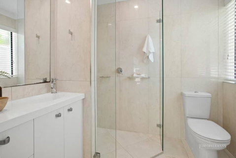 Affordable Luxury By The River - Accommodation BNB 1