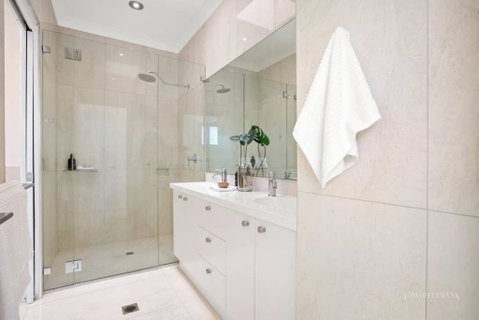 Affordable Luxury By The River - Accommodation BNB 2
