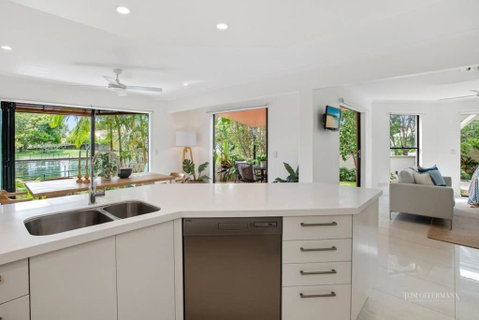 Affordable Luxury By The River - Accommodation BNB 4
