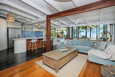 Absolute Beachfront House With Private Pool - Accommodation BNB 1