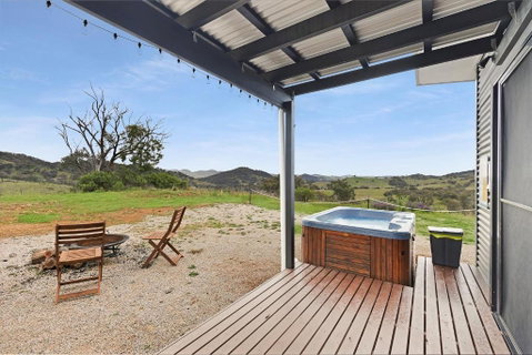 Amethyst - 1 Bed With Hot Tub - Kundalini Lodge - Accommodation BNB 2