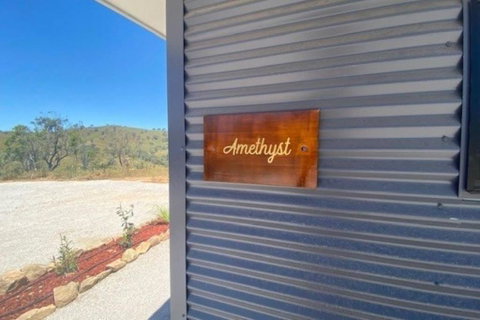 Amethyst - 1 Bed With Hot Tub - Kundalini Lodge - Accommodation BNB 4