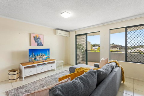Albion Convenient Hideaway With Parking & Balcony - Accommodation BNB 0