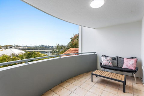 Albion Convenient Hideaway With Parking & Balcony - Accommodation BNB 4