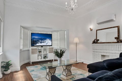 Ashgrove Home - Accommodation BNB 1