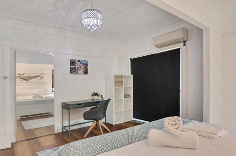 Ashgrove Home - Accommodation BNB 4