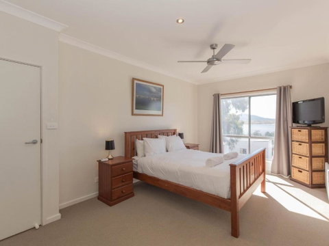 Aspect 1 8a Poley Cow Lane - Accommodation BNB 4