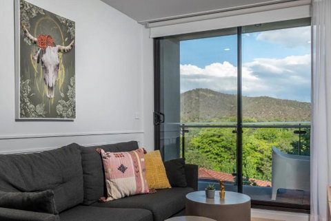 Awesome Brooklyn Inspired Stay - Mt Ainslie View - Accommodation BNB 1