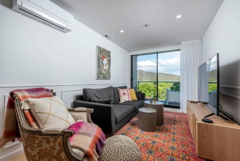 Awesome Brooklyn Inspired Stay - Mt Ainslie View - Accommodation BNB 4