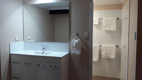 Private Apartment With Scenic Gardens - Accommodation BNB 6